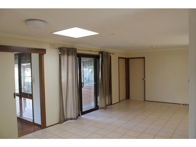 27 Freeman Crescent, Mill Park VIC 3082