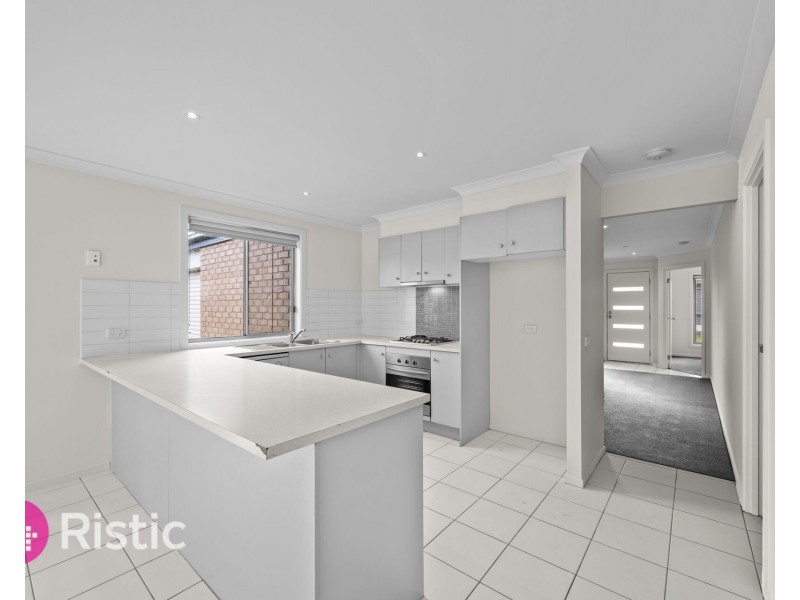 27 Laurence Way, Tarneit VIC 3029