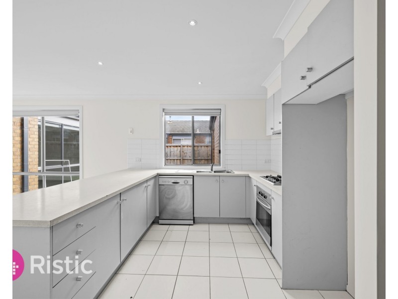 27 Laurence Way, Tarneit VIC 3029