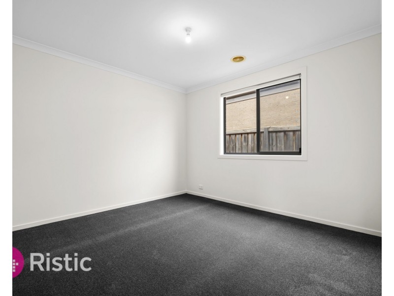 27 Laurence Way, Tarneit VIC 3029