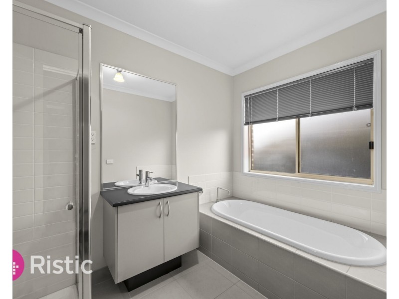 16 Kilburnie Drive, Mernda VIC 3754