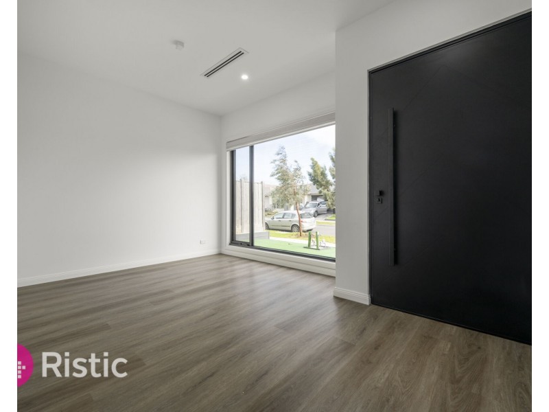 4 Valetta Street, Mickleham VIC 3064