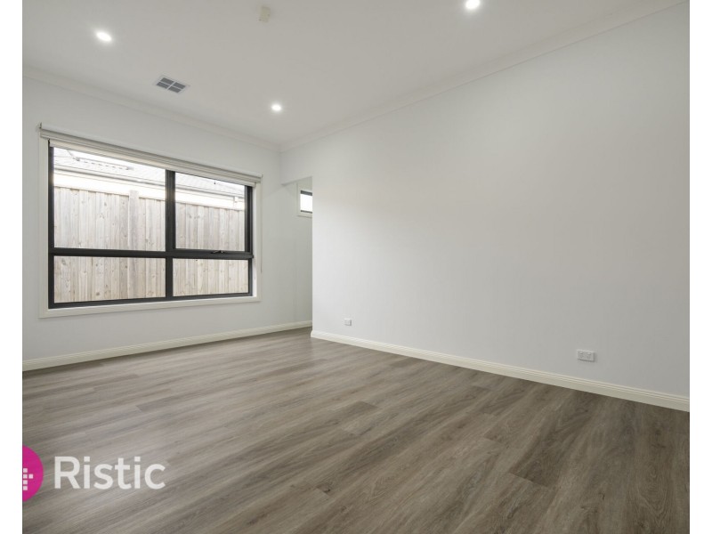 4 Valetta Street, Mickleham VIC 3064