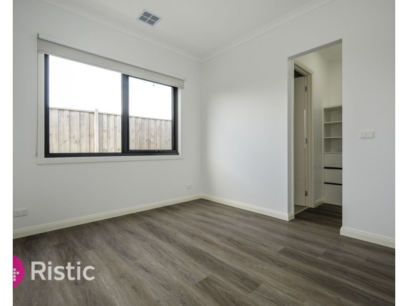 4 Valetta Street, Mickleham VIC 3064