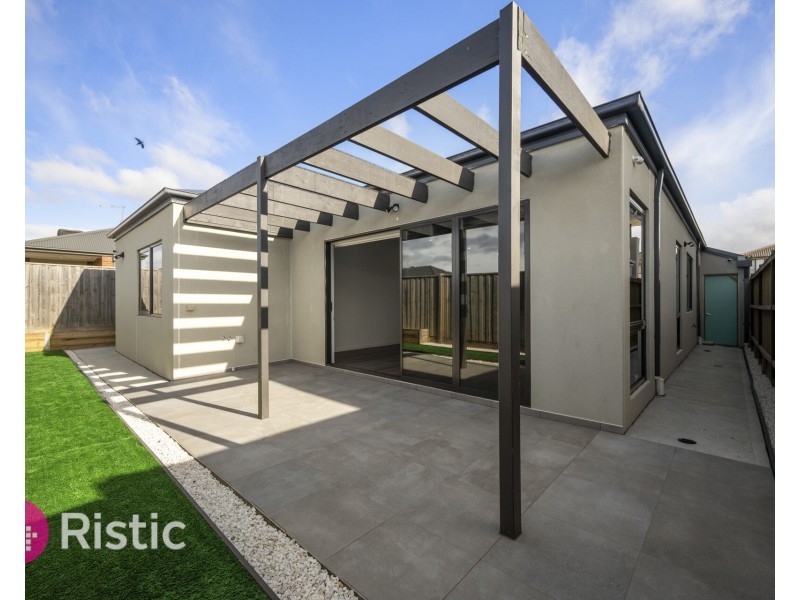 4 Valetta Street, Mickleham VIC 3064