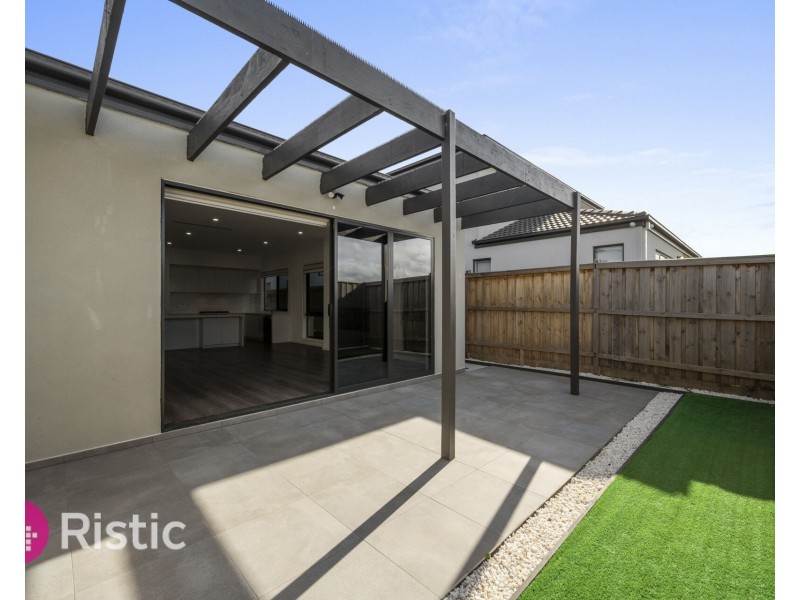 4 Valetta Street, Mickleham VIC 3064