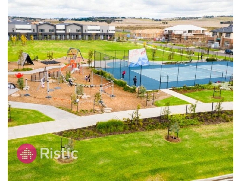 4 Valetta Street, Mickleham VIC 3064