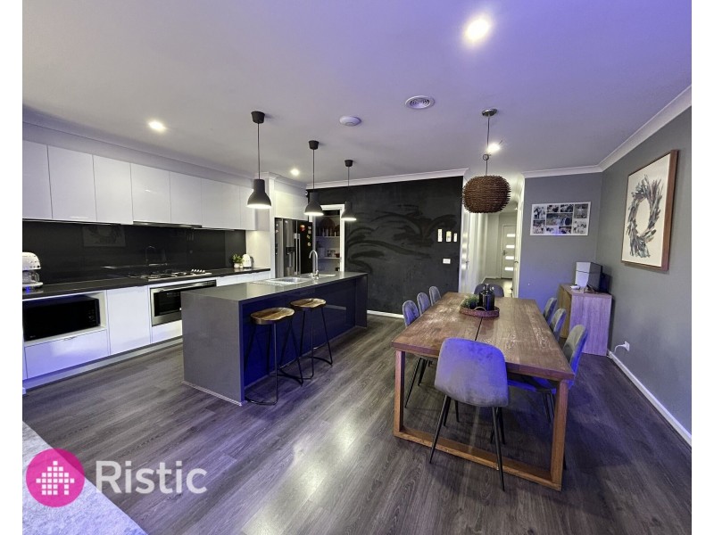 49 Albion Crescent, Mickleham VIC 3064
