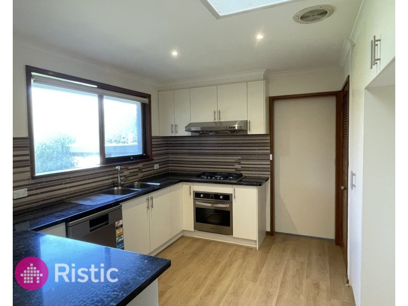 1 Lewis Close, Mill Park VIC 3082