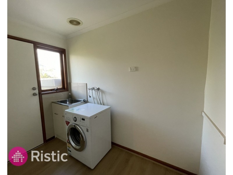 1 Lewis Close, Mill Park VIC 3082