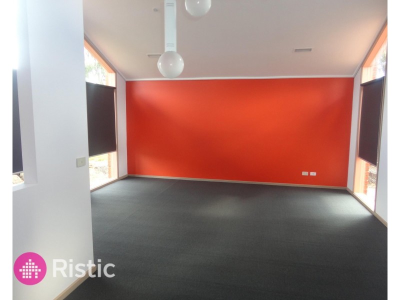 1 Mary Bryant Court, Mill Park VIC 3082