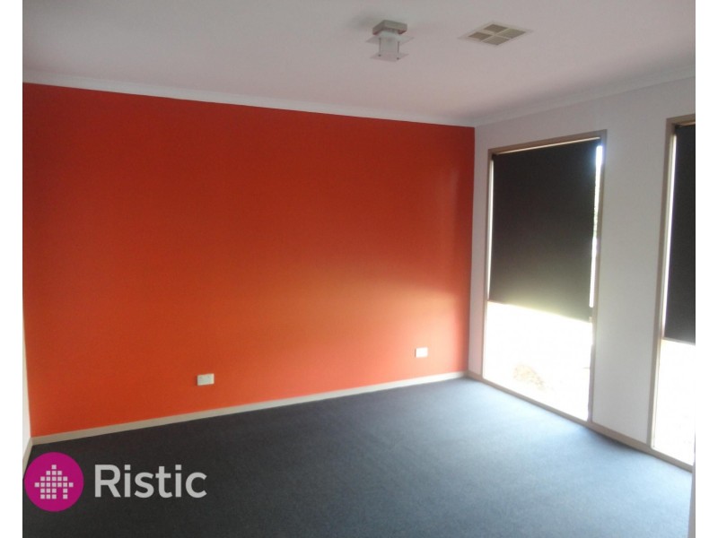 1 Mary Bryant Court, Mill Park VIC 3082