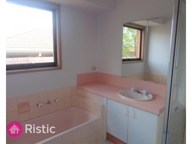 1 Mary Bryant Court, Mill Park VIC 3082