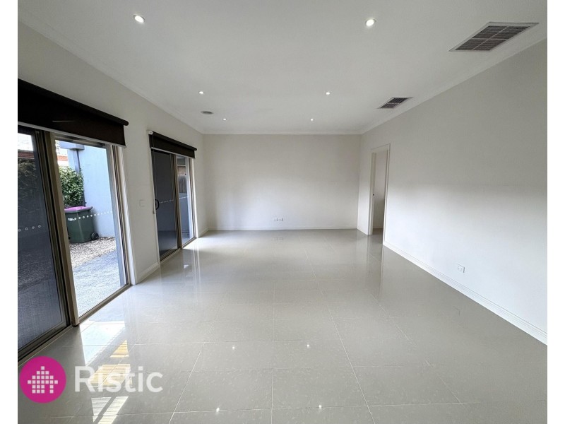 2/114 Cyprus Street, Lalor VIC 3075