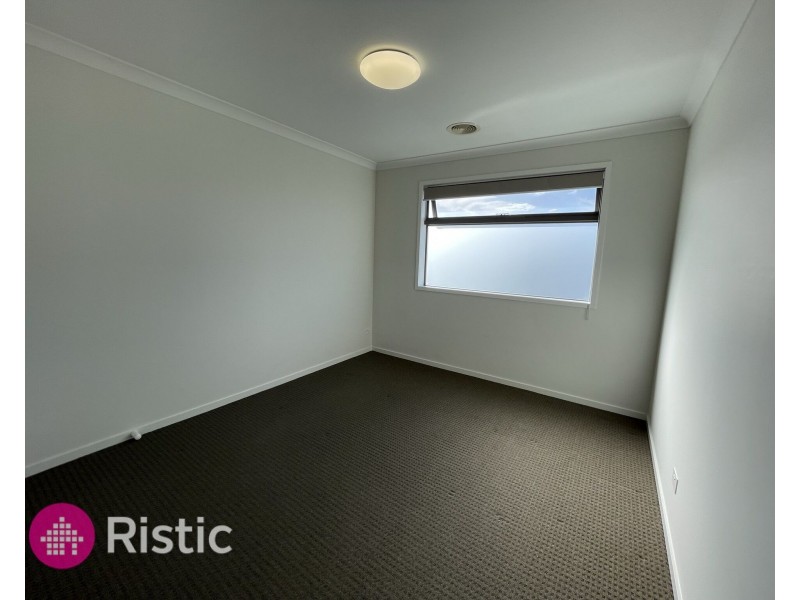 16 Weerona Parkway, Wollert VIC 3750