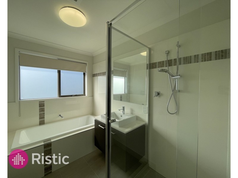 16 Weerona Parkway, Wollert VIC 3750