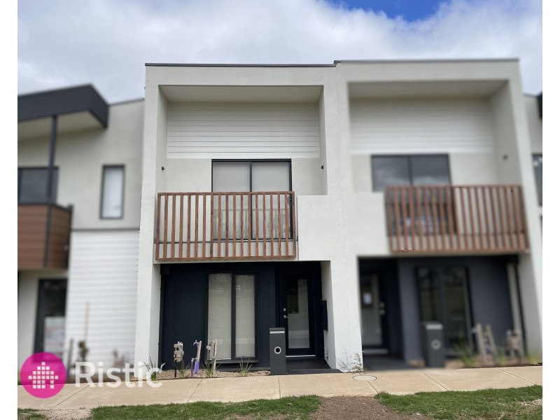 11 Geraldine Walk, Wyndham Vale VIC 3024