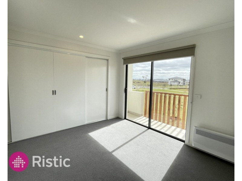 11 Geraldine Walk, Wyndham Vale VIC 3024