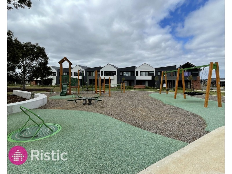 11 Geraldine Walk, Wyndham Vale VIC 3024