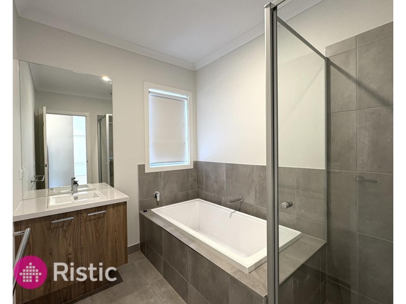 39 Nectar Street, Mickleham VIC 3064