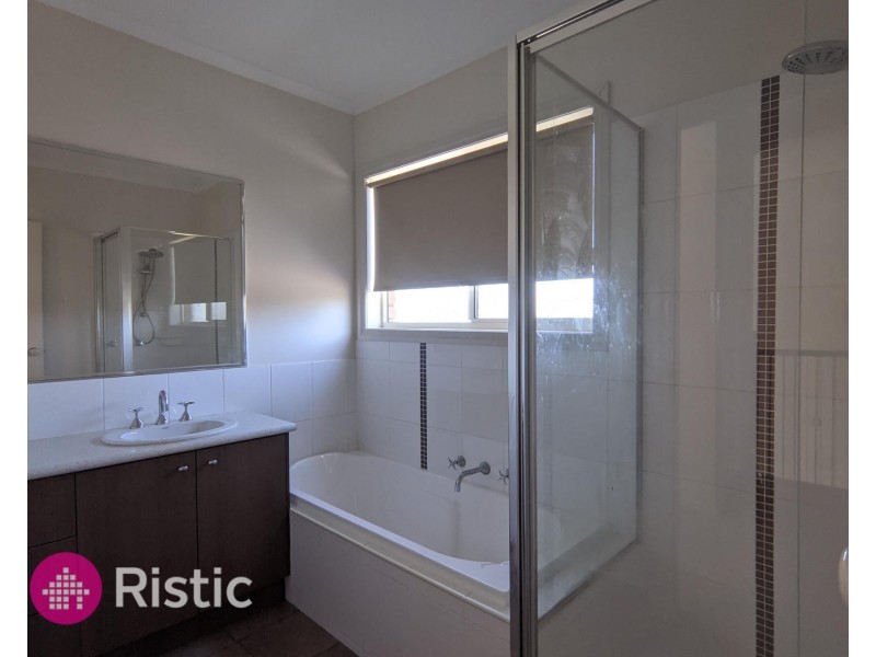 11 Elysee Avenue, South Morang VIC 3752