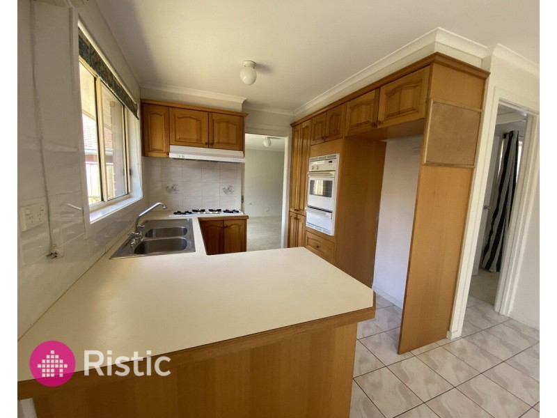 2 Bradley Drive, Mill Park VIC 3082