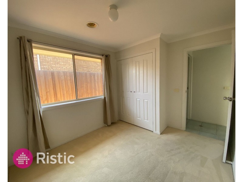 2 Bradley Drive, Mill Park VIC 3082