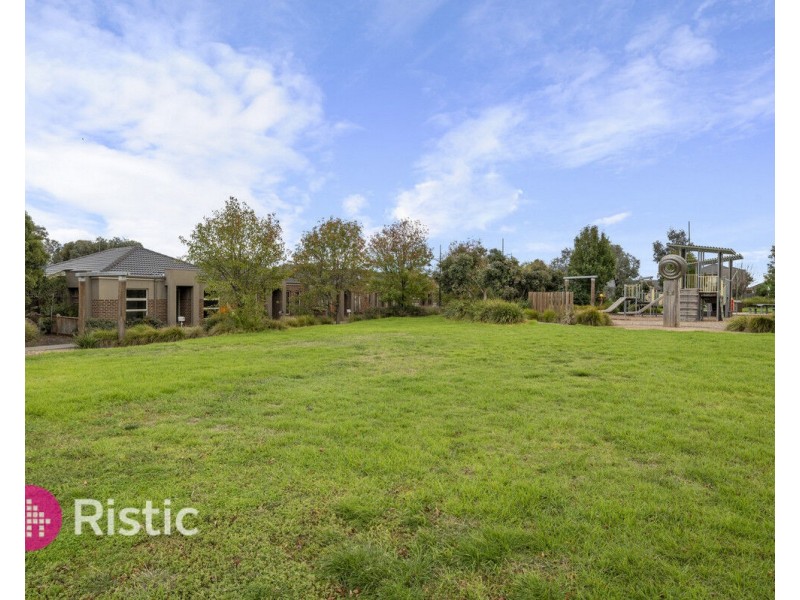 16 Wilhelmina Walk, Epping VIC 3076