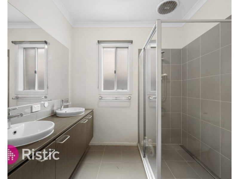12 Risdon Chase, Wollert VIC 3750