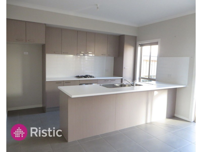 4 Pittard Walk, Epping VIC 3076