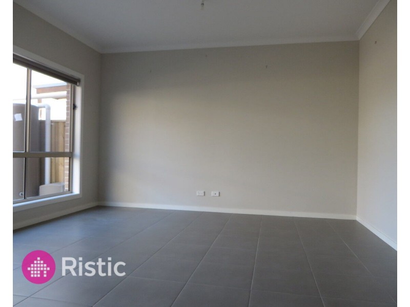 4 Pittard Walk, Epping VIC 3076