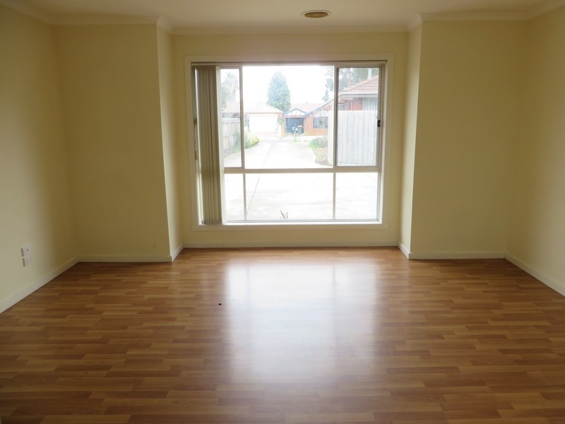 2/73 Woolnough Drive, Mill Park VIC 3082