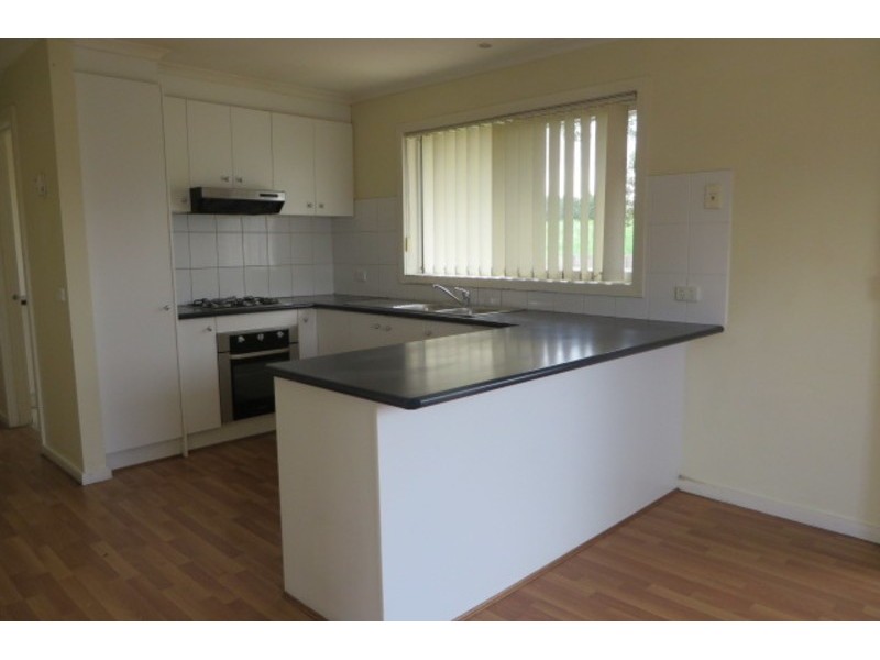 2/73 Woolnough Drive, Mill Park VIC 3082