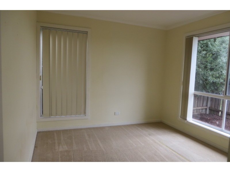 2/73 Woolnough Drive, Mill Park VIC 3082