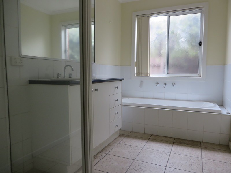 2/73 Woolnough Drive, Mill Park VIC 3082