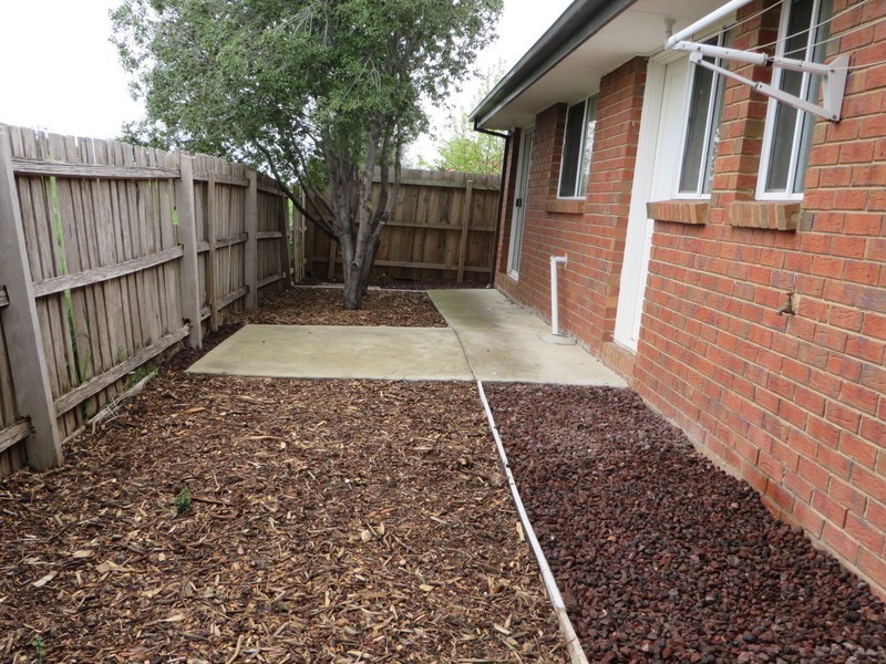 2/73 Woolnough Drive, Mill Park VIC 3082