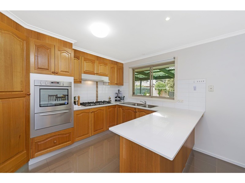 2/99 Grenda Drive, Mill Park VIC 3082