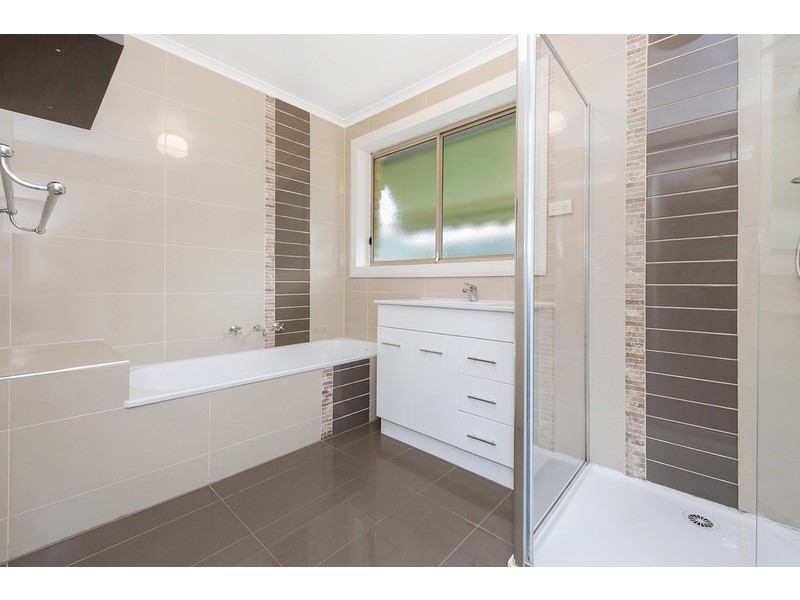 2/99 Grenda Drive, Mill Park VIC 3082