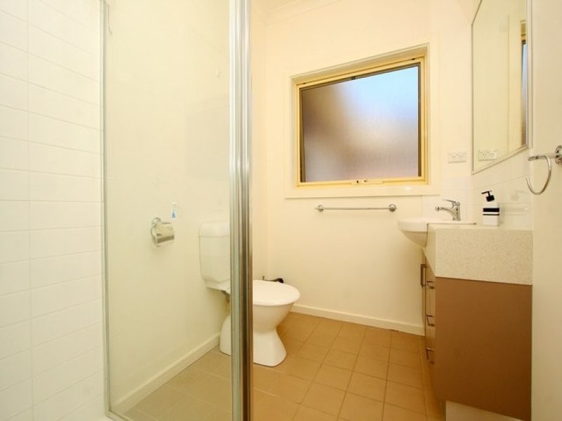 2/11 Willoughby Street, Reservoir VIC 3073