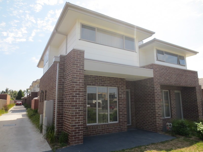 2/36 Houston Street, Epping VIC 3076
