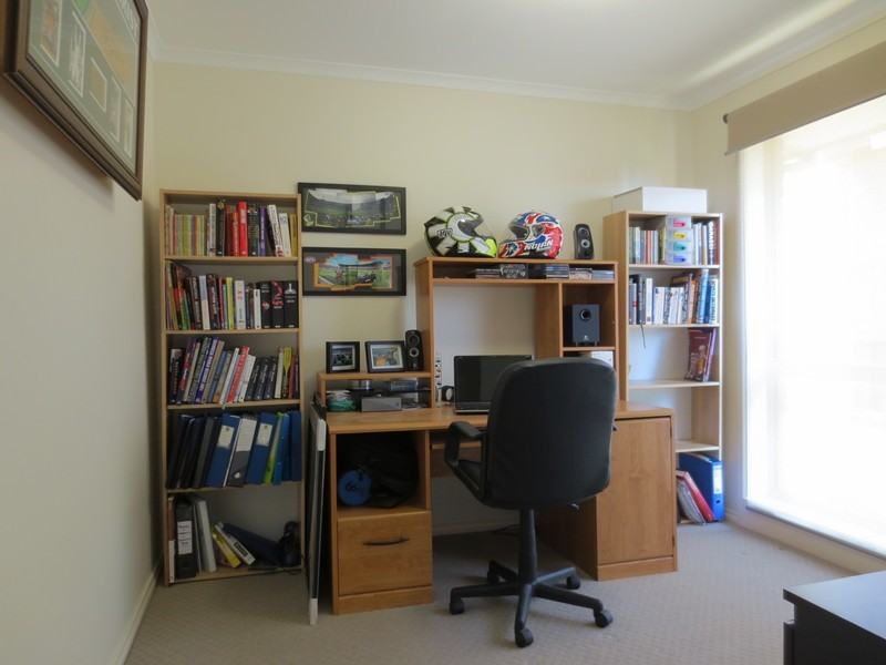 4 Bentley Way, Mill Park VIC 3082