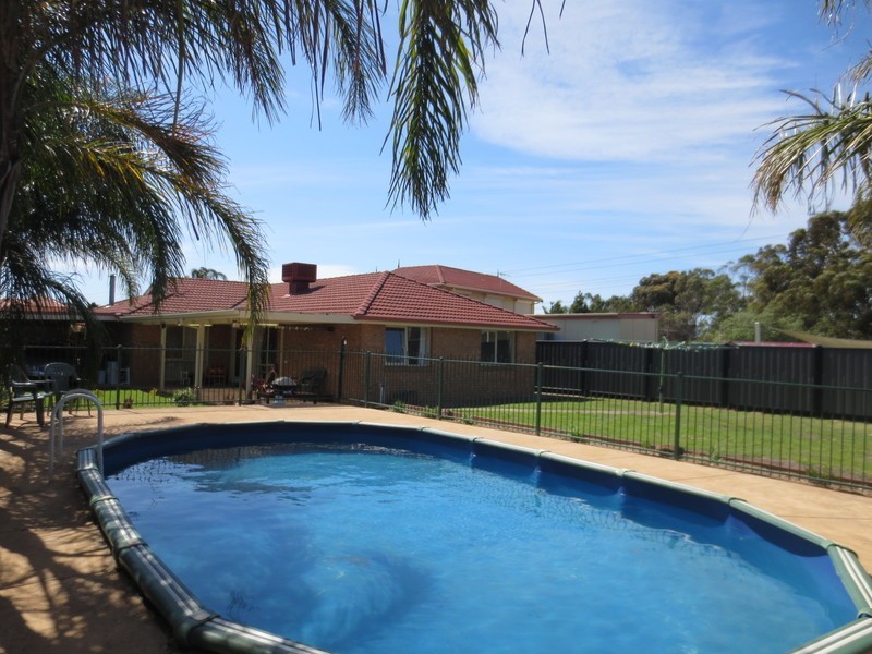 7 Burridge Close, Mill Park VIC 3082