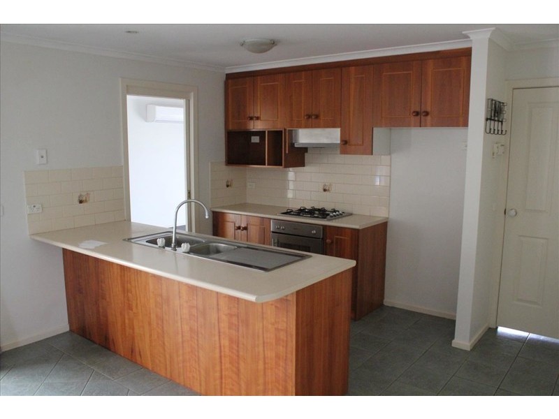 7 Burridge Close, Mill Park VIC 3082