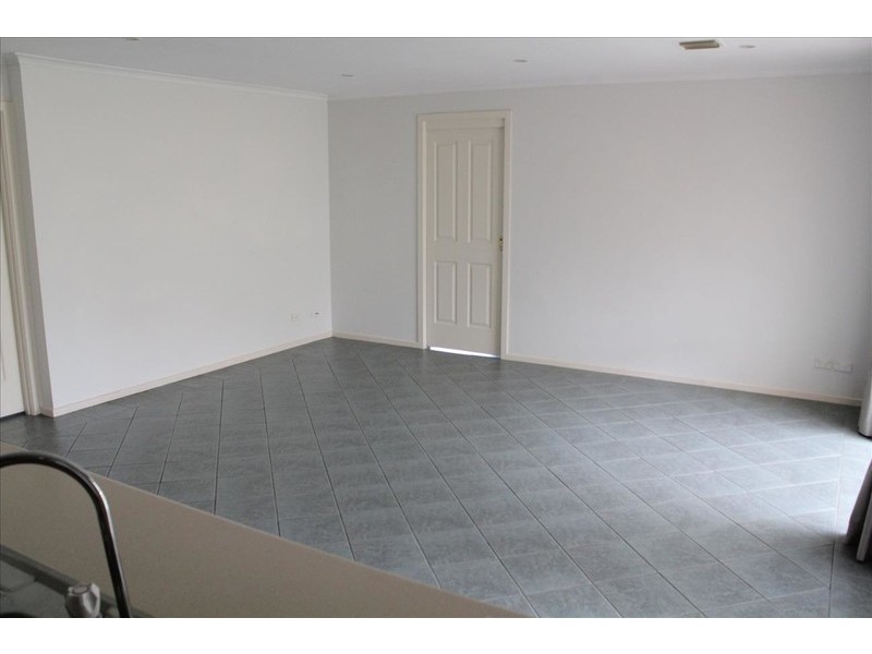 7 Burridge Close, Mill Park VIC 3082