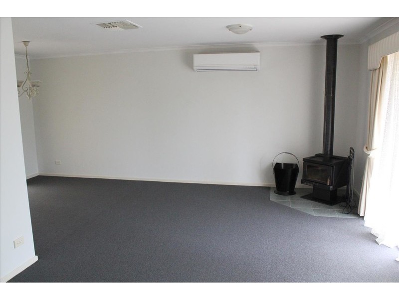 7 Burridge Close, Mill Park VIC 3082