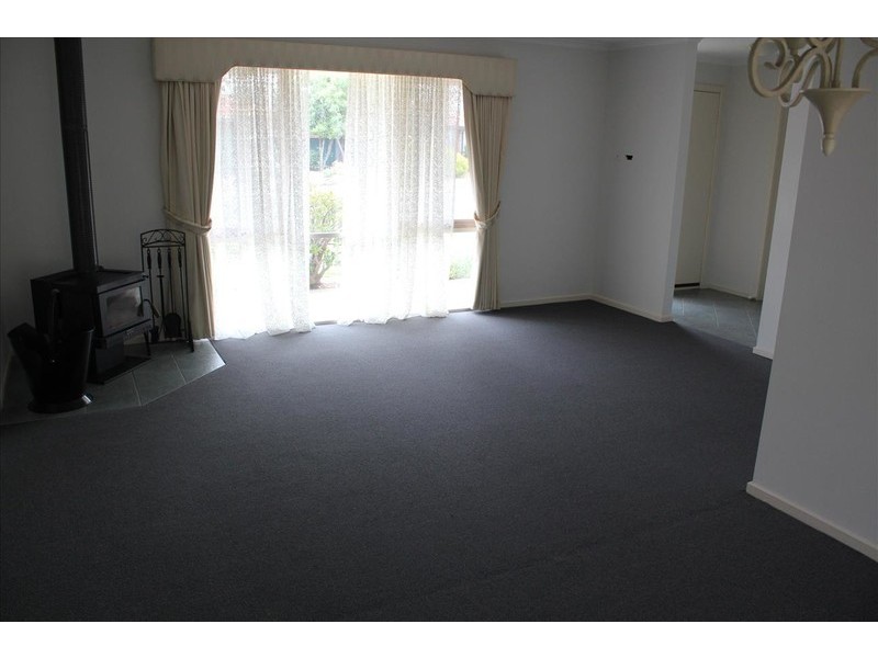 7 Burridge Close, Mill Park VIC 3082