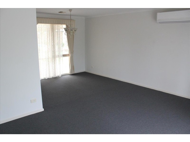 7 Burridge Close, Mill Park VIC 3082