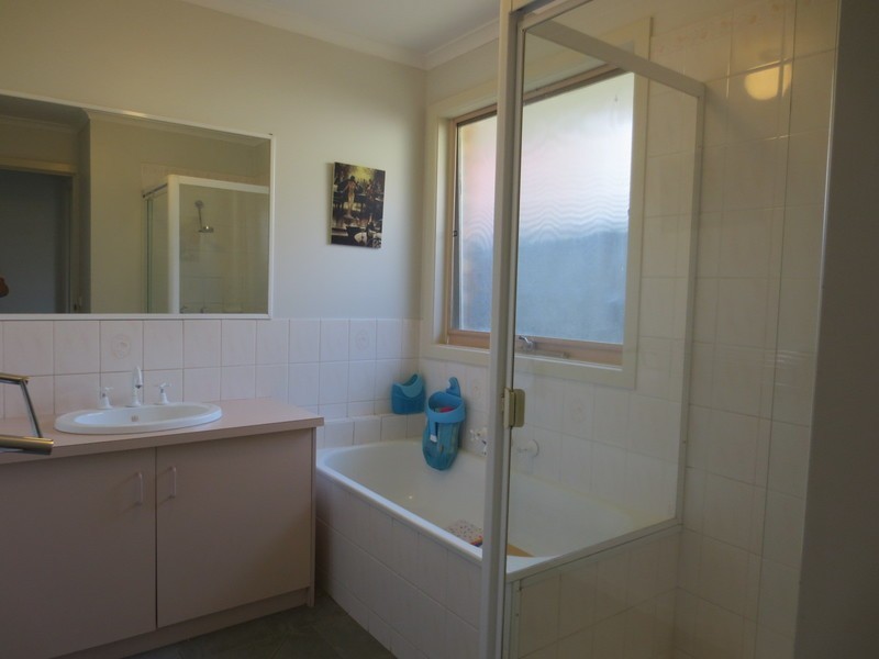 7 Burridge Close, Mill Park VIC 3082