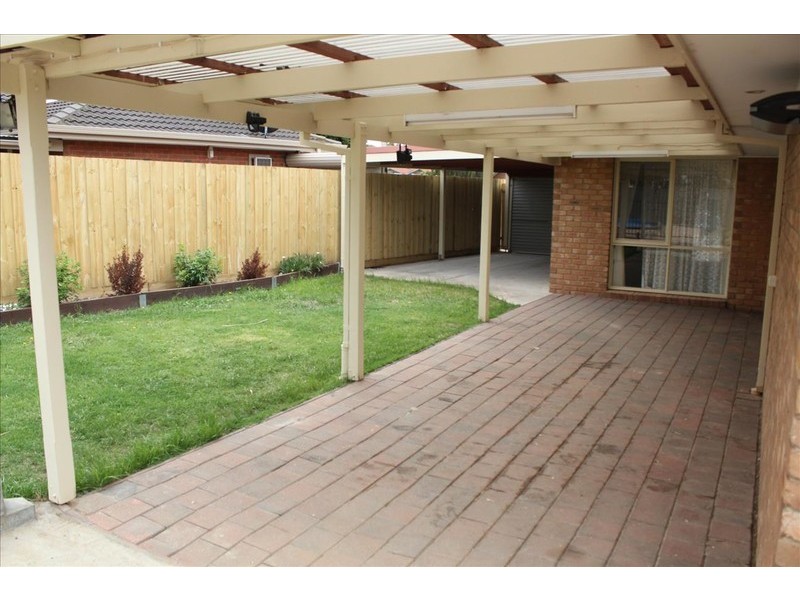 7 Burridge Close, Mill Park VIC 3082