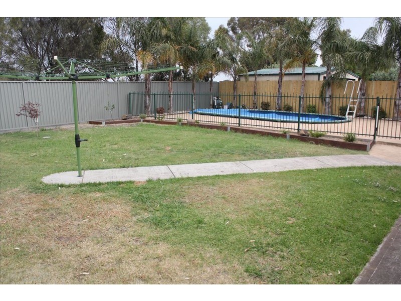 7 Burridge Close, Mill Park VIC 3082